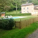 Chateau De La Lucaziere Hébergement de vacances *