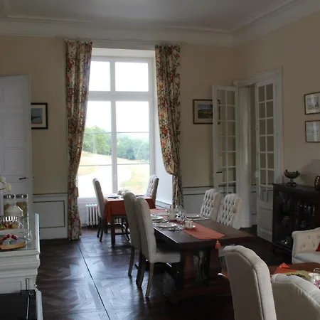 Chateau De La Lucaziere Hébergement de vacances *