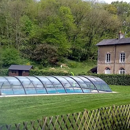 Chateau De La Lucaziere Bed and Breakfast Mont-Saint-Jean (Sarthe)