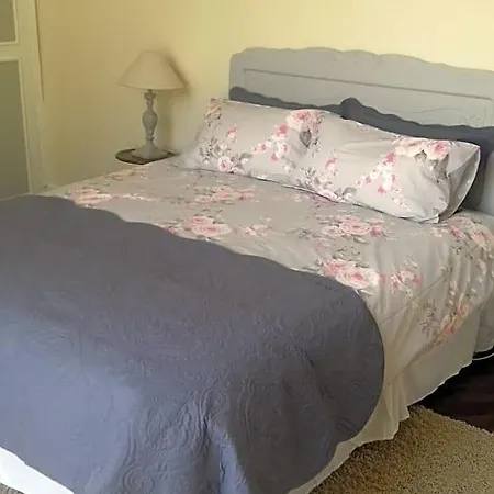 Bed and Breakfast Chateau De La Lucaziere Mont-Saint-Jean (Sarthe)
