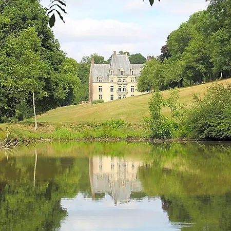 Chateau De La Lucaziere Bed and Breakfast