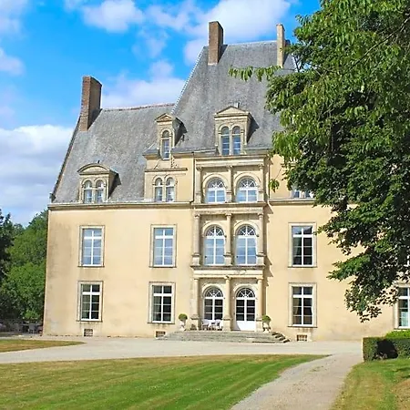 Chateau De La Lucaziere Bed and Breakfast Mont-Saint-Jean (Sarthe)
