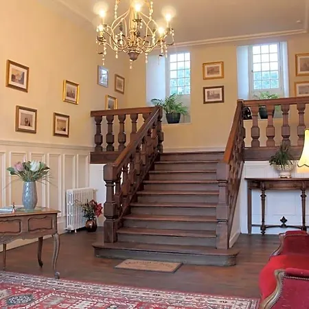 Bed and Breakfast Chateau De La Lucaziere