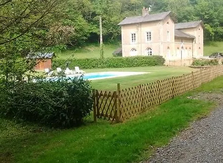 Chateau De La Lucaziere Bed and Breakfast 4*