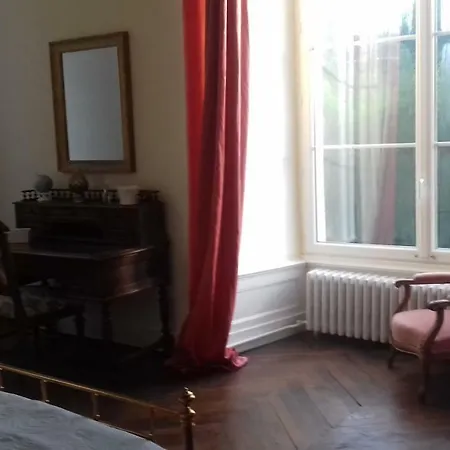 Chateau De La Lucaziere Bed and Breakfast Mont-Saint-Jean (Sarthe)