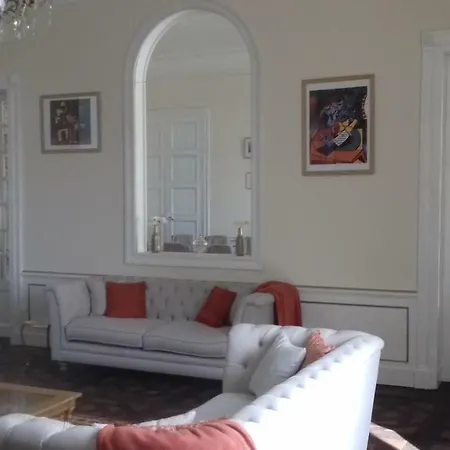 Chateau De La Lucaziere Bed and Breakfast Mont-Saint-Jean (Sarthe)