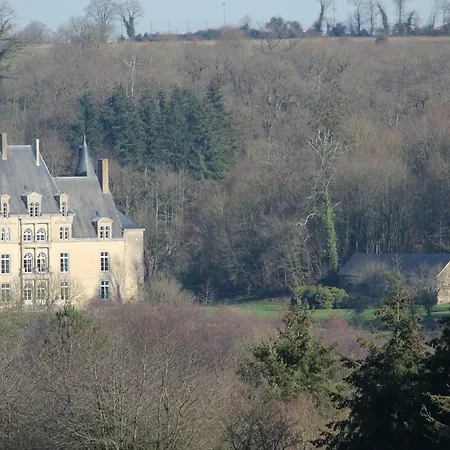 Bed and breakfast Chateau De La Lucaziere 4*