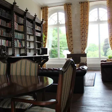 Сasa de vacaciones Chateau De La Lucaziere Mont-Saint-Jean (Sarthe)